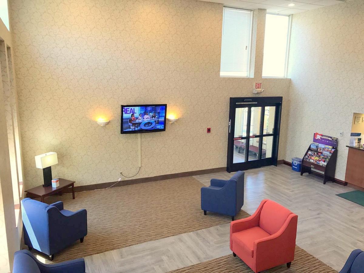 Greenridge Hotel Wickliffe エクステリア 写真