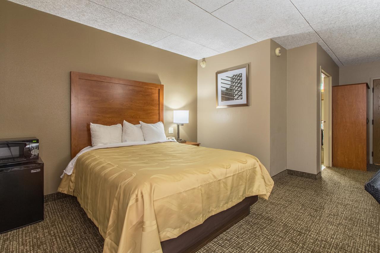 Greenridge Hotel Wickliffe エクステリア 写真