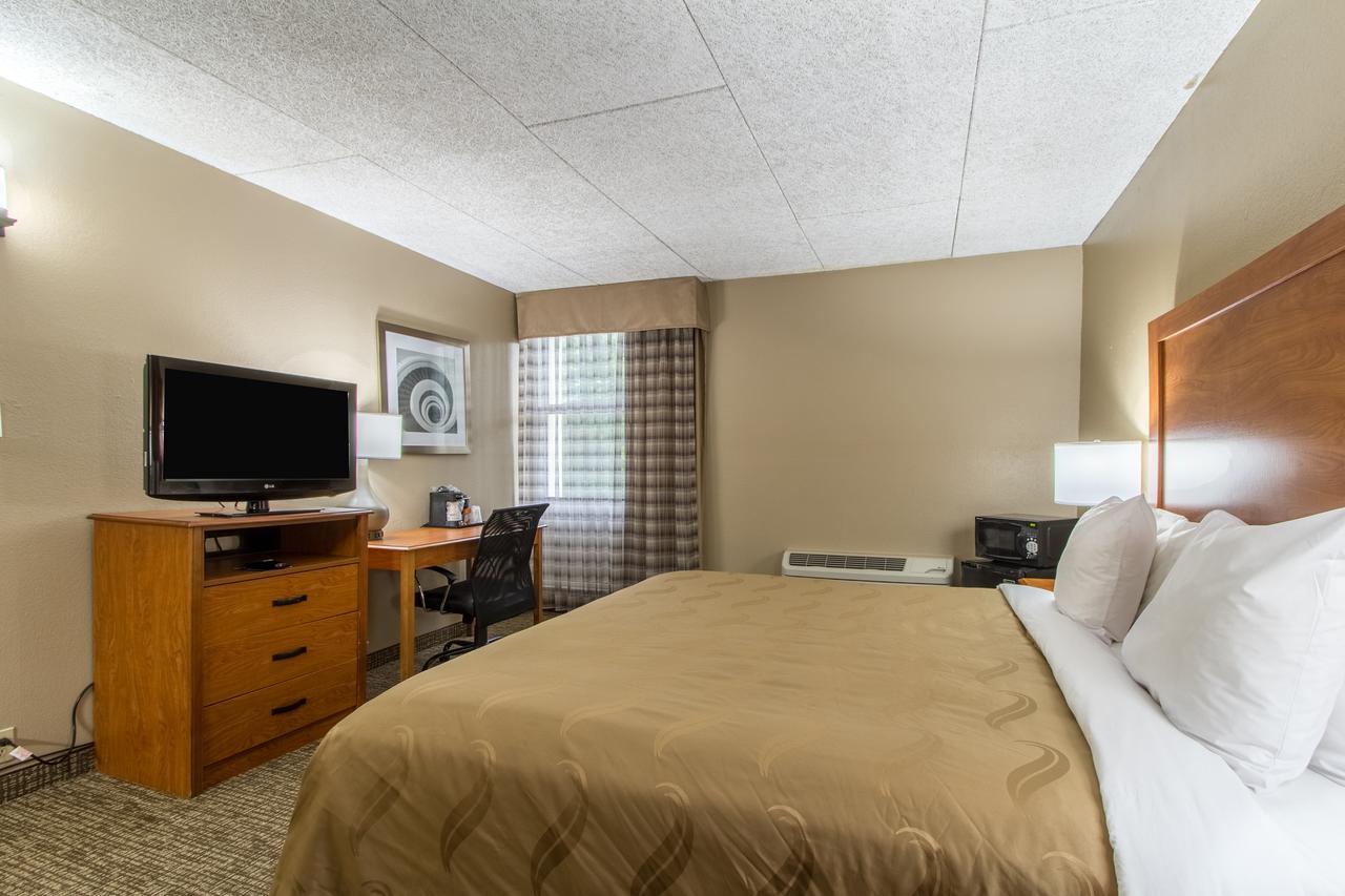 Greenridge Hotel Wickliffe エクステリア 写真