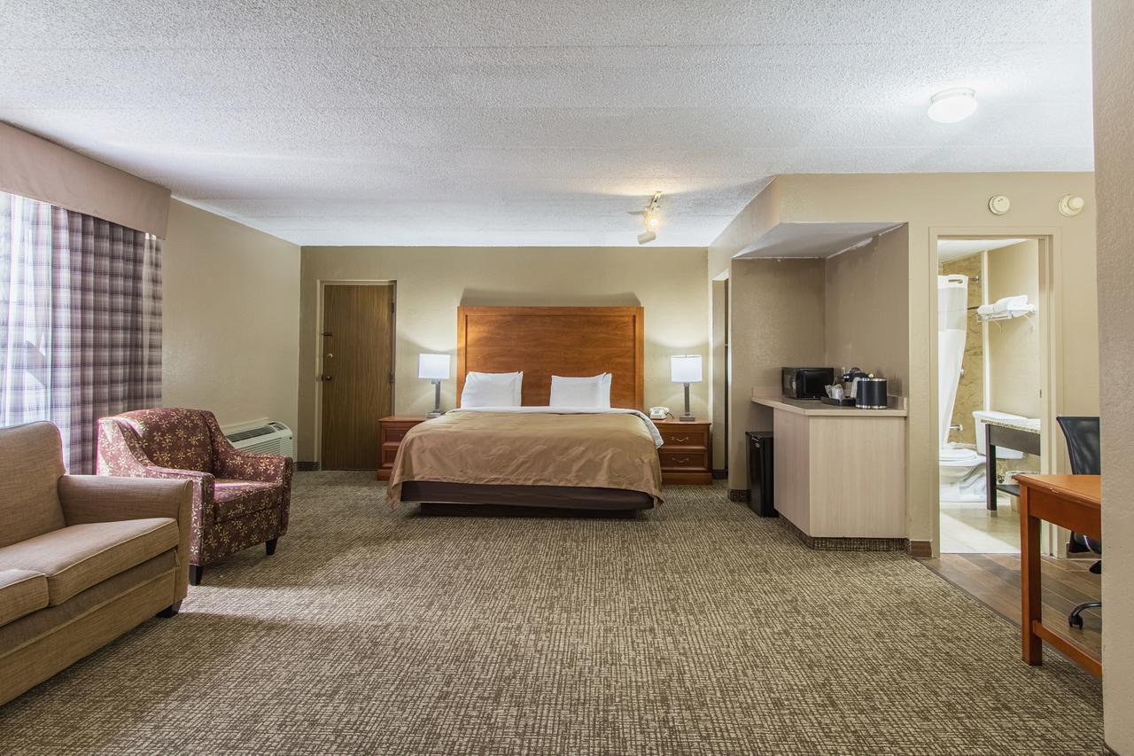 Greenridge Hotel Wickliffe エクステリア 写真