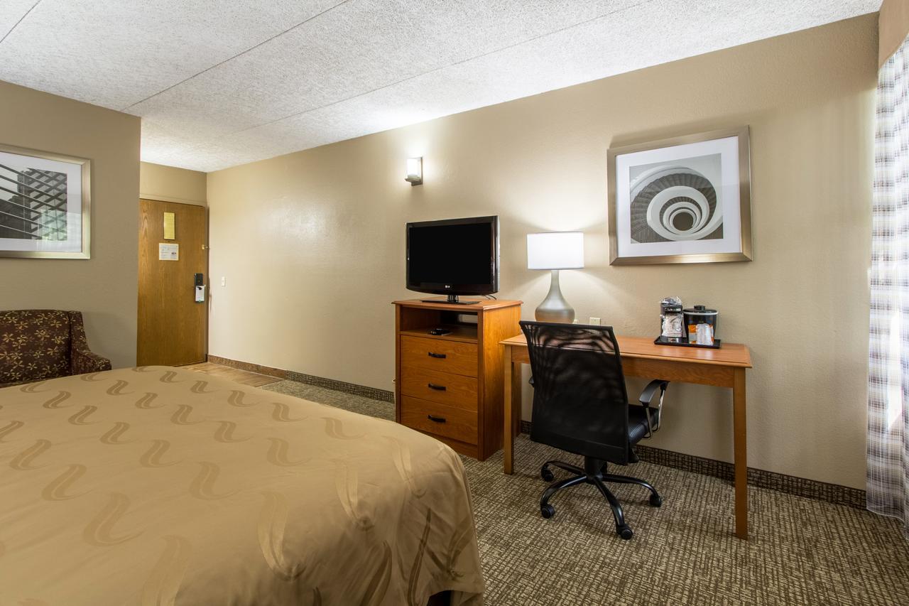 Greenridge Hotel Wickliffe エクステリア 写真